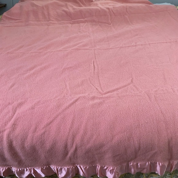Vintage 50s Pendleton Pink Wool Blanket Satin Trim Blanket - Picture 4 of 4